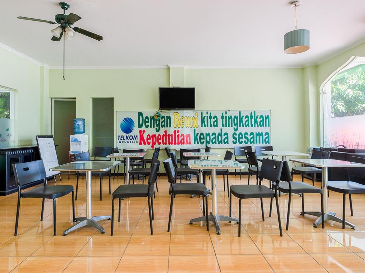 Oyo 3749 Hotel Global Inn Syariah Sedati Екстер'єр фото