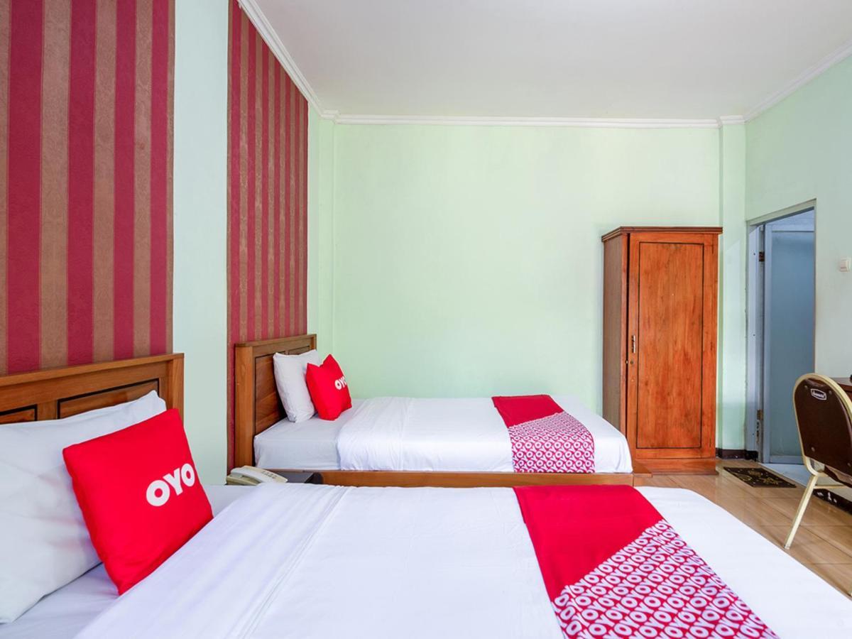 Oyo 3749 Hotel Global Inn Syariah Sedati Екстер'єр фото