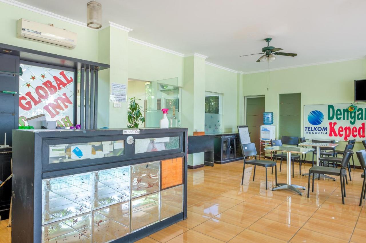 Oyo 3749 Hotel Global Inn Syariah Sedati Екстер'єр фото
