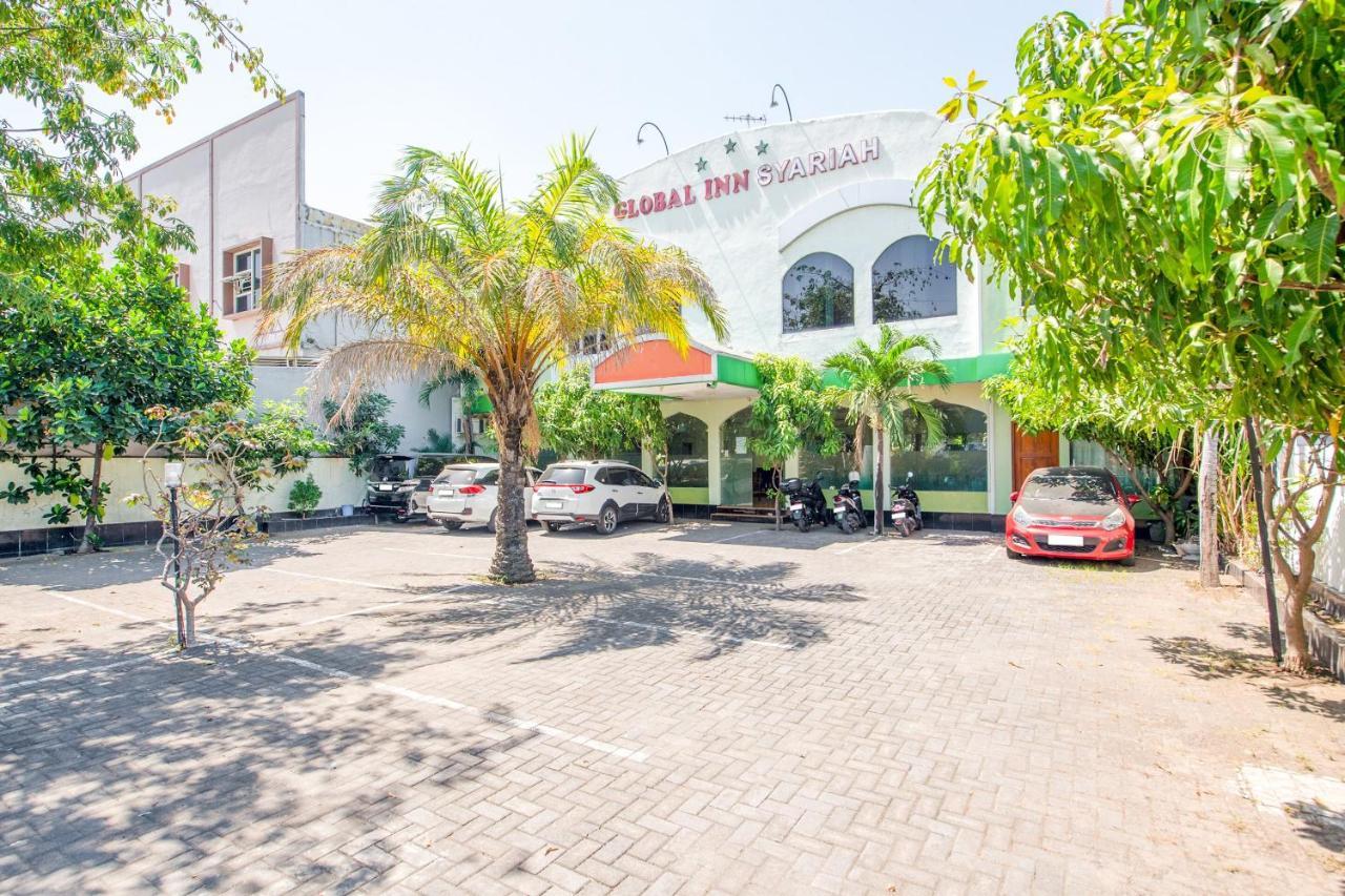 Oyo 3749 Hotel Global Inn Syariah Sedati Екстер'єр фото